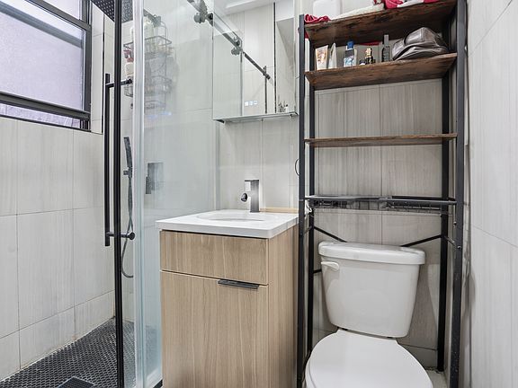 4th image of 119 Elizabeth St APT 11