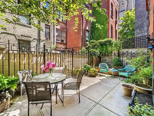 Sold by Sotheby's International Realty | media 19