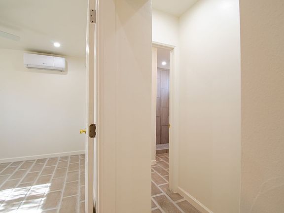 3rd image of 1921 N Park Ave