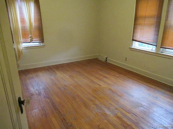 2nd image of 14560 Sussex St