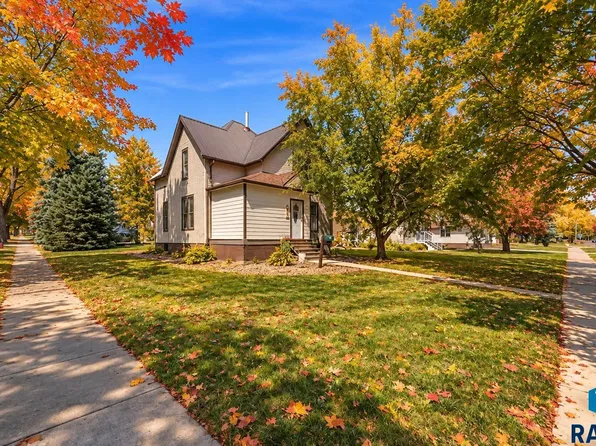 304 E 2nd St, Canton, SD 57013
