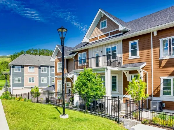 607 NW Cranbrook Walk SE, Calgary, AB T3M 2V5