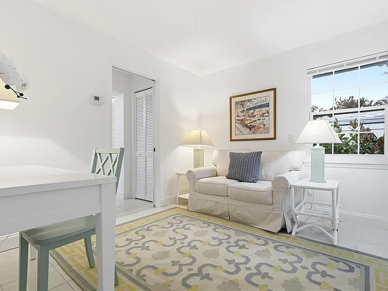 725 Dahlia Ln — Photo 10