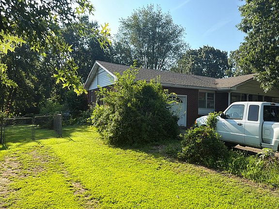 3rd image of 208 S East St