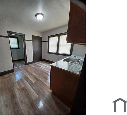 4th image of 10207 Benham Ave
