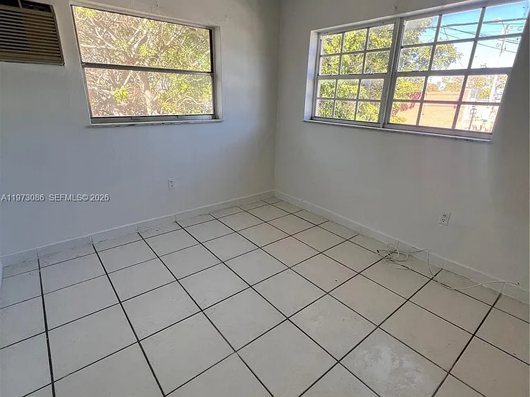 609 SW 14th Ave #2 — Photo 5