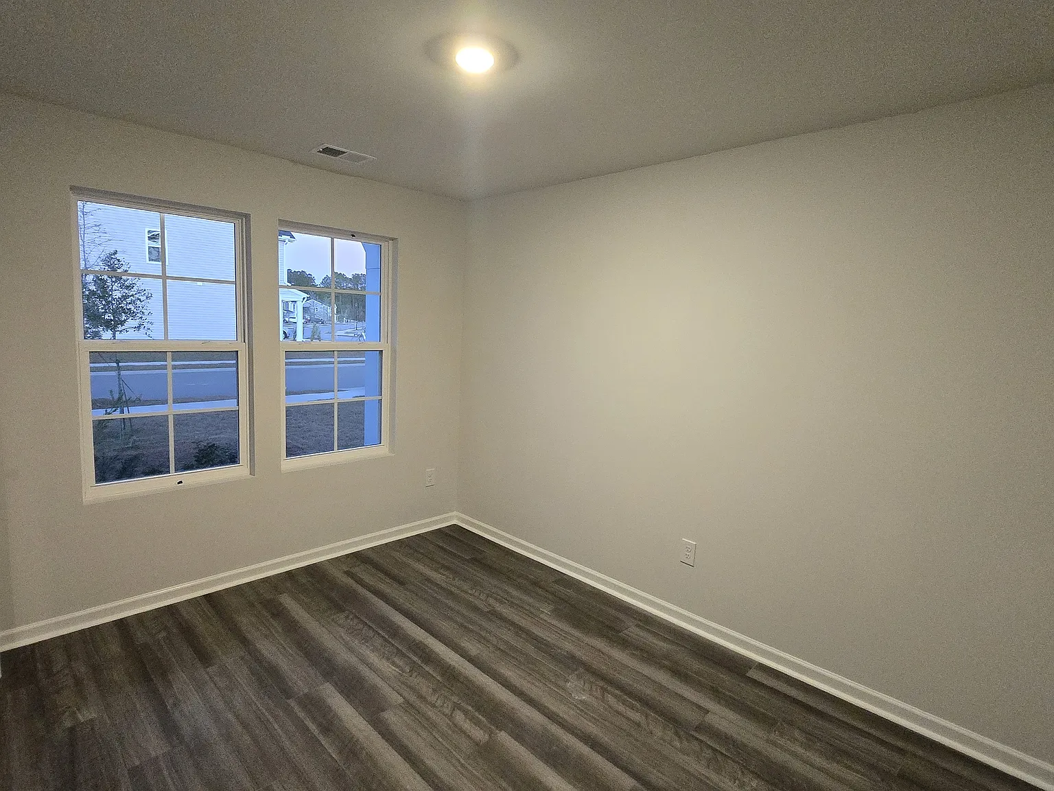 Brand new home for rent centrally located — Photo 3