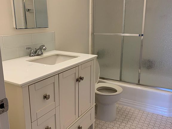 4th image of 1901 Purdue Ave #1