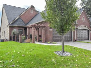 9822 Nature Valley Dr, Brighton, MI