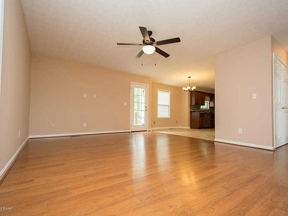 4th image of 220 Red Crest Dr