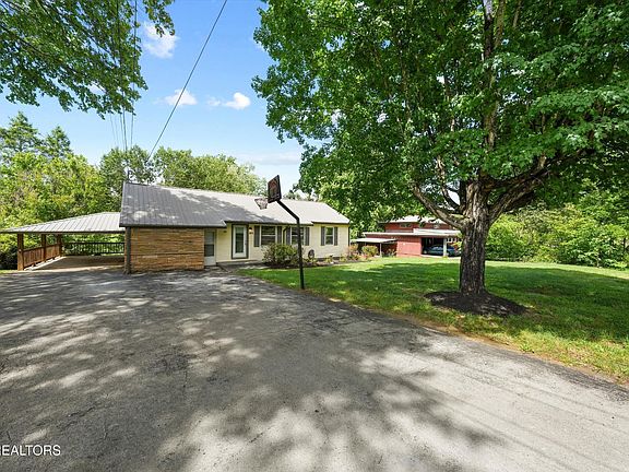 2nd image of 1415 Creekwood Dr