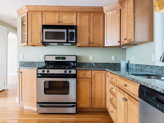 Stainles Steel Appliances, Granite Countertops