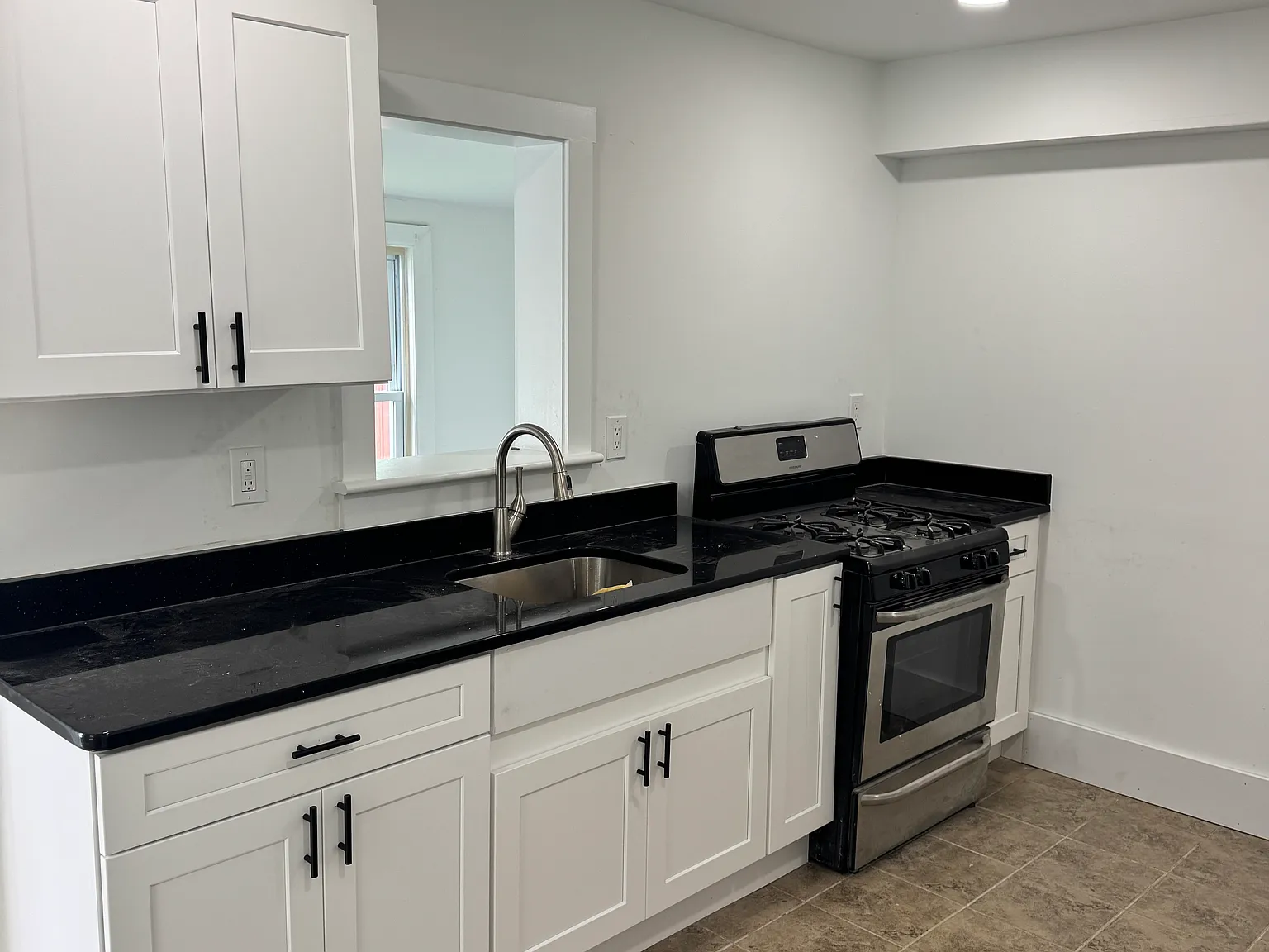 4 bed, 1672 sqft, $2,975 — Photo 2