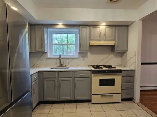 20-01 Hazen Street image 1 of 12