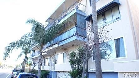 3rd image of 120 Alamitos Ave