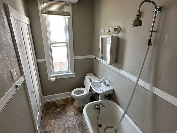 2nd image of 1731 N Warren Ave #1731