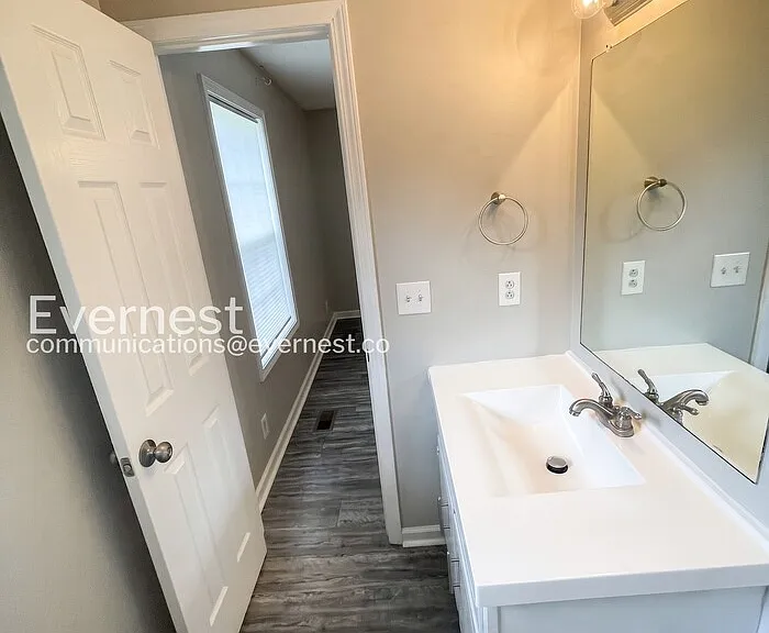 320 Donna Dr — Photo 9