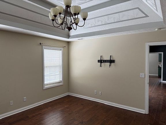 4th image of 131 E Piedmont Dr