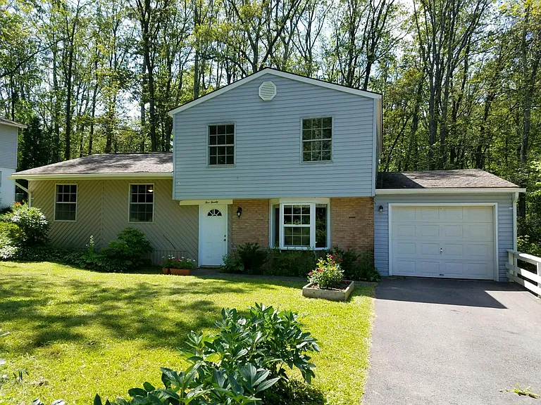 520 Briarwood Ln — Photo 25