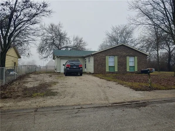 918 W Elizabeth St, Paris, IL 61944