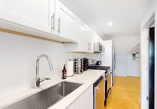 3 bed, 900 sqft, $3,600 — Photo 3