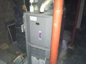 5th image of 909 S Helen St