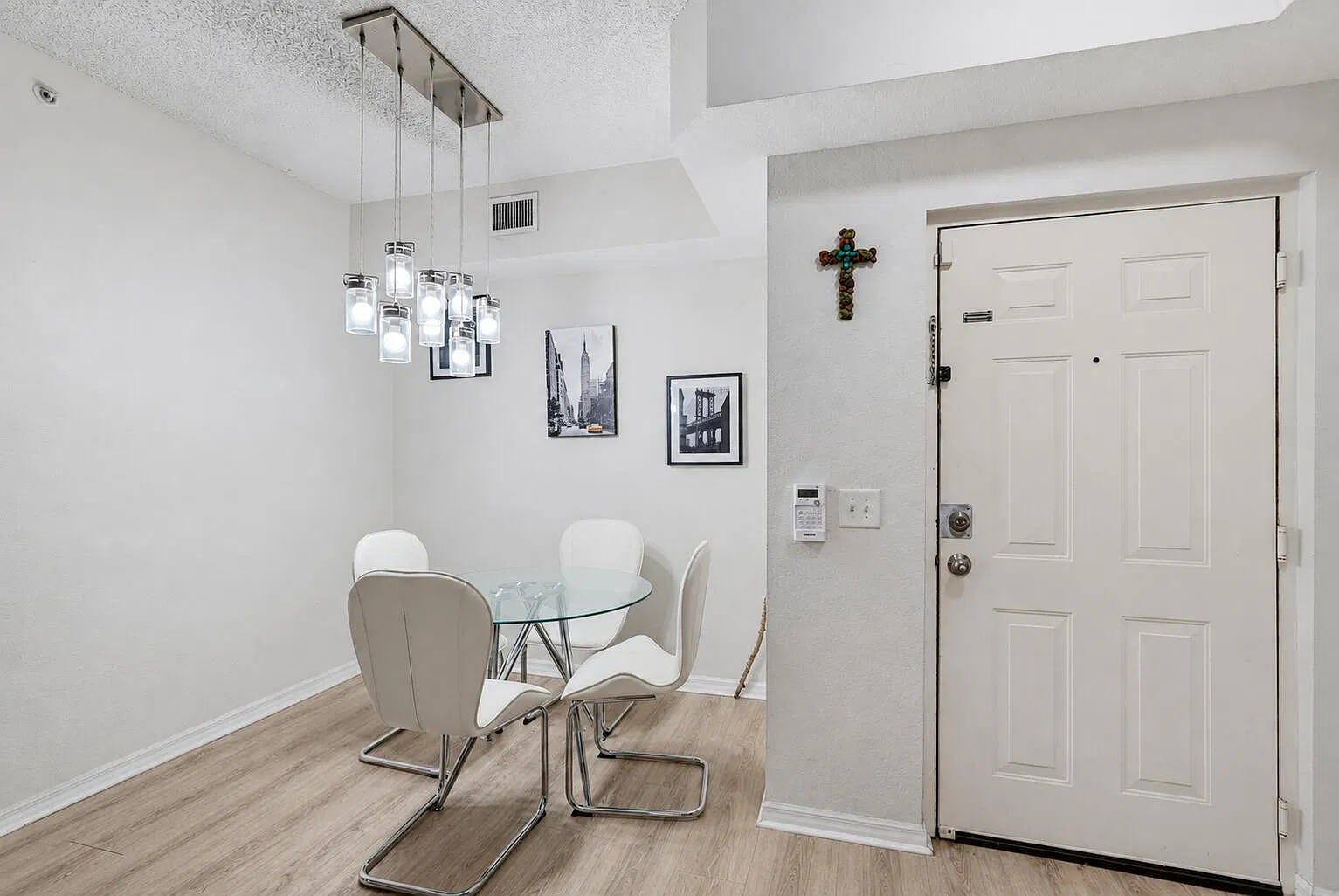 2 bed, 2.0 bath, 1215 sqft, $2,300 — Photo 3