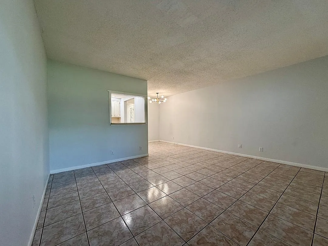 Building Photo - 54 Salisbury E #54-C