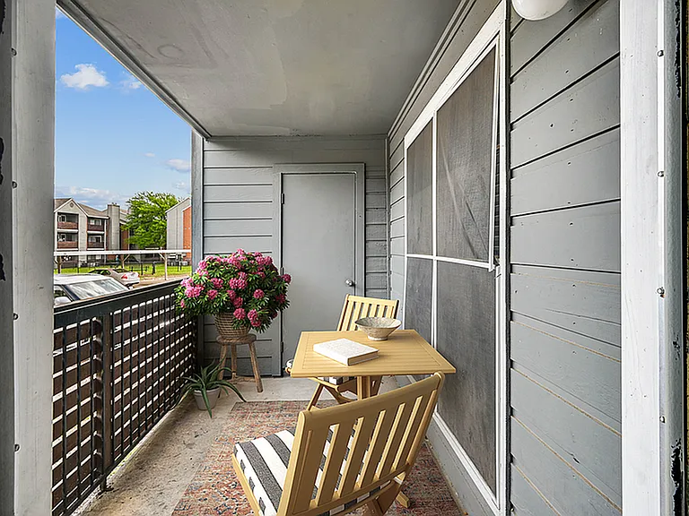 Westmoor Apartment Homes — Photo 40