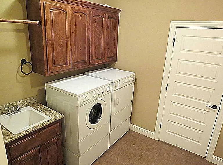 Laundry/utility room