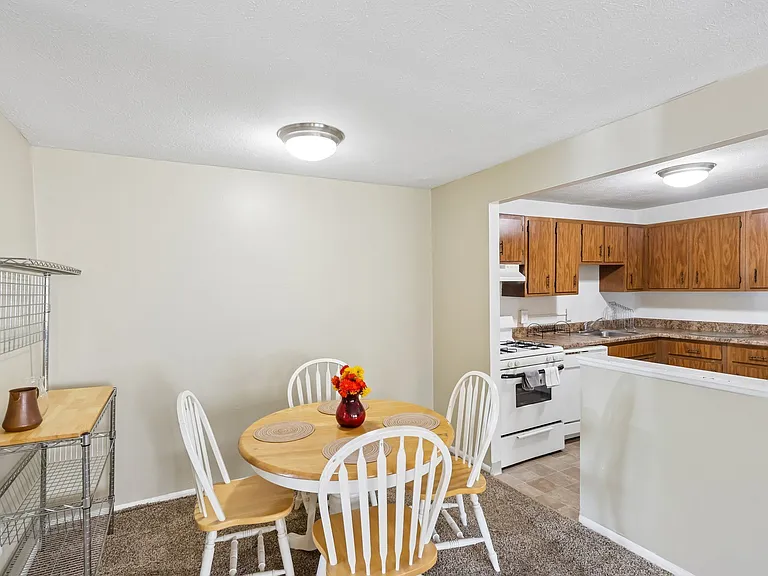 Columbus Park Apartments — Photo 29