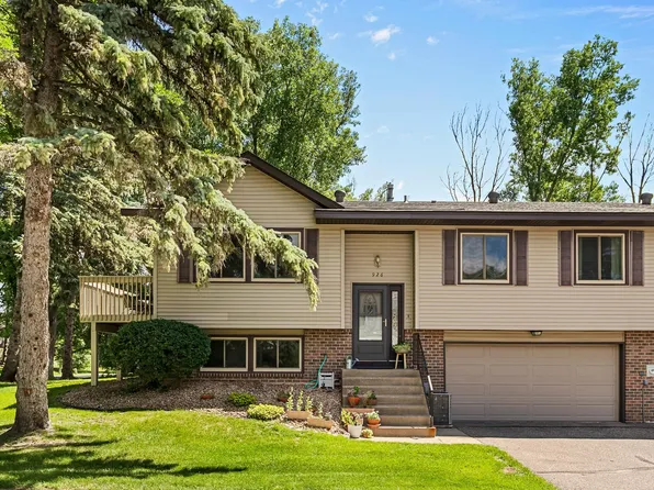 926 Sherwood Rd, Shoreview, MN 55126