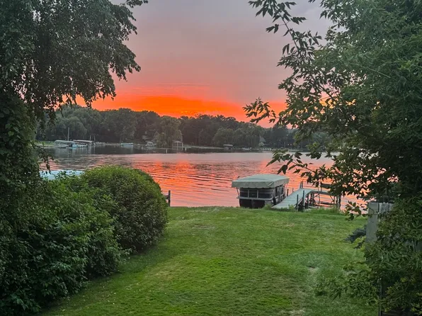 (undisclosed Address), Pewaukee, WI 53072