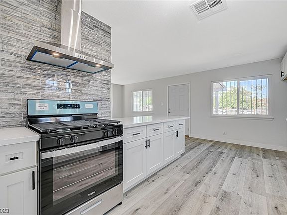 3rd image of 3322 Pioneer Ave