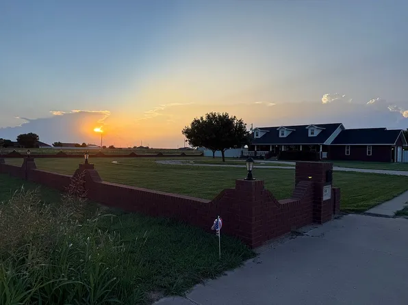 300 Tall Grass Ln, Clovis, NM 88101