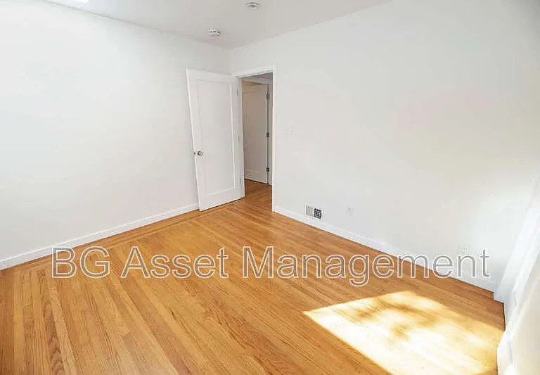 1411 Arlington Blvd — Photo 12