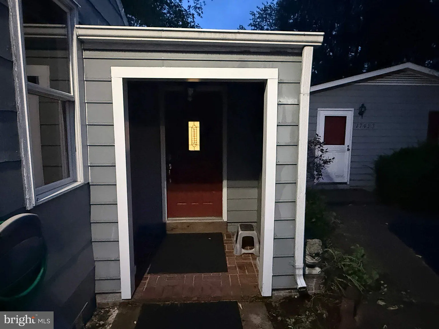 3 bed, 1.0 bath, 1026 sqft, $2,500 — Photo 2