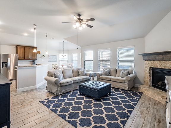 4th image of 3011 Razorback St