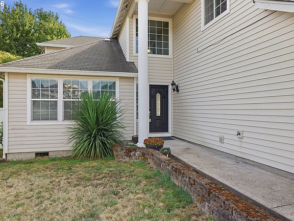 5th image of 4717 NE 40th St