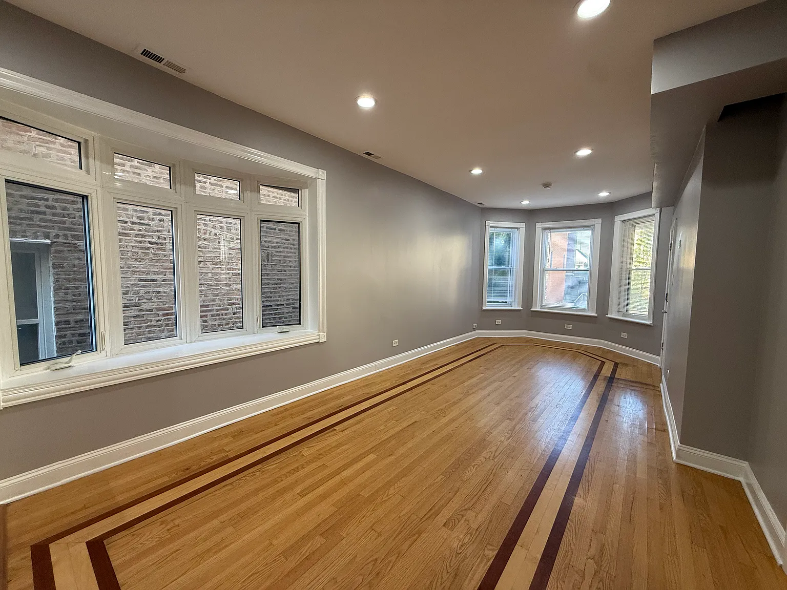 2 bed, 1000 sqft, $2,450 — Photo 3