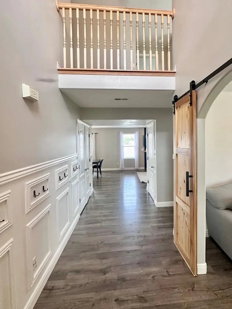 Gorgeous and Spacious 5 Bedroom House — Photo 2