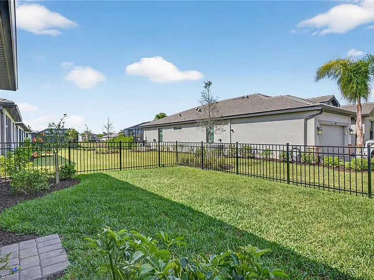 20548 Pebble Glen Dr — Photo 33