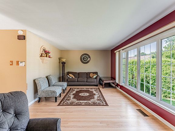 5th image of 433 Cherry Hill Dr
