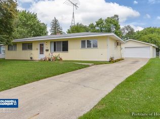 38 Circle Dr E, Montgomery, IL 60538