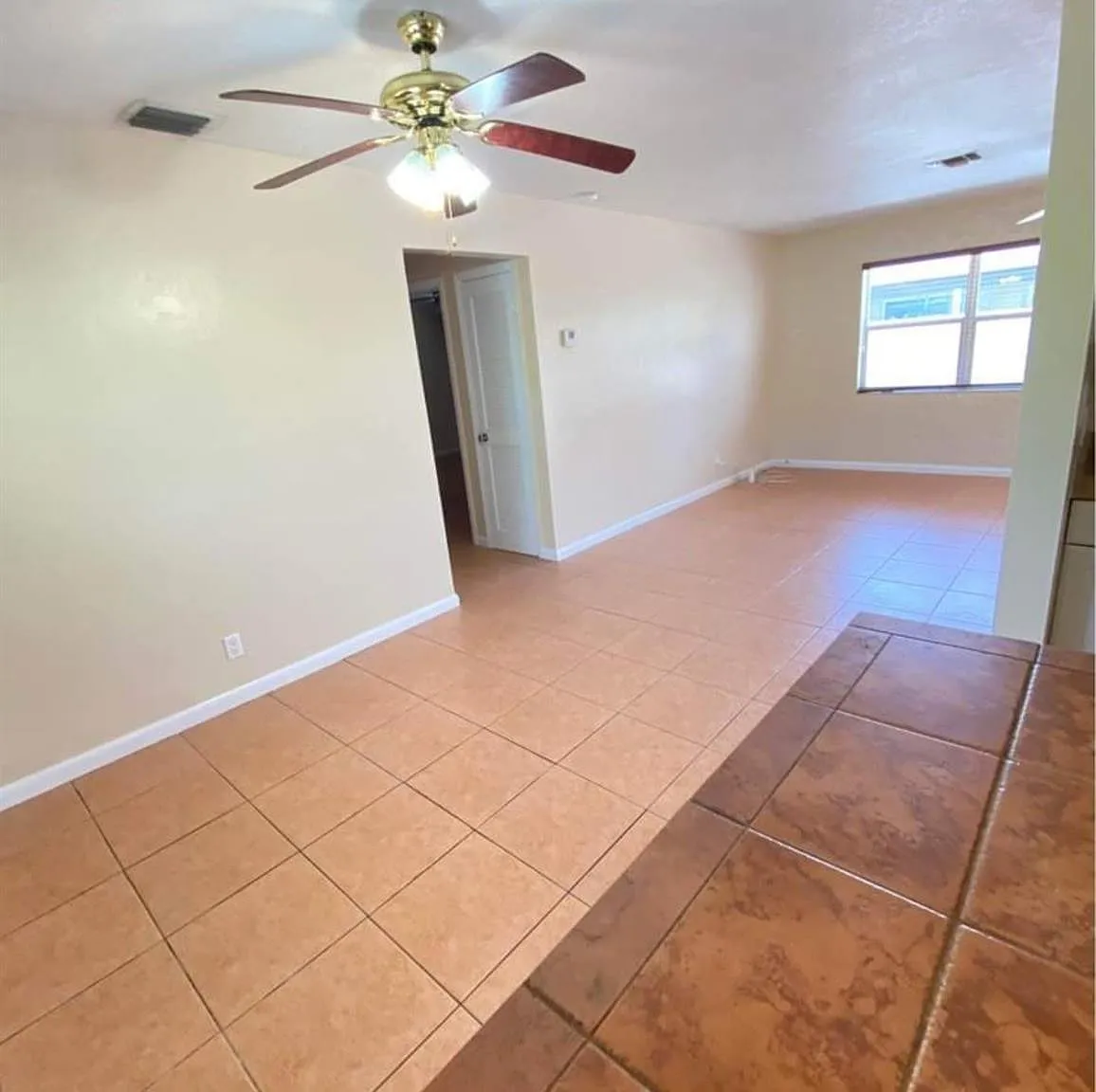 2 bed, 2.0 bath, 2352 sqft, $2,600 — Photo 3
