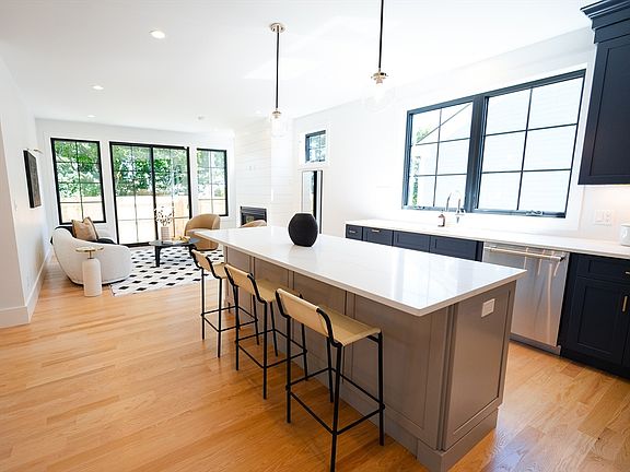 4th image of 20 Crescent Rd #20