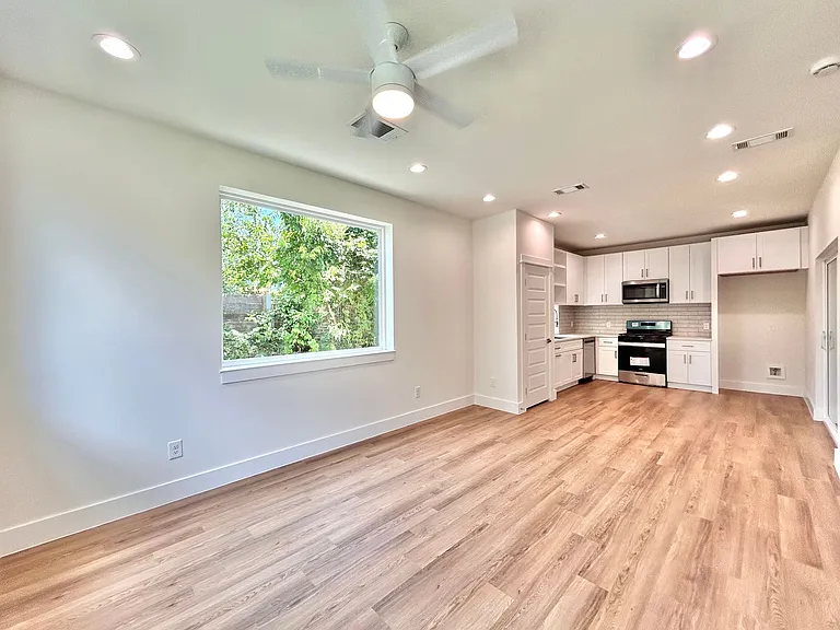 5605 Samuel Huston Ave #2 — Photo 4