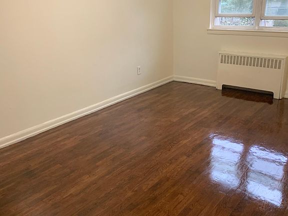 5th image of 1010 Revere Ave #1