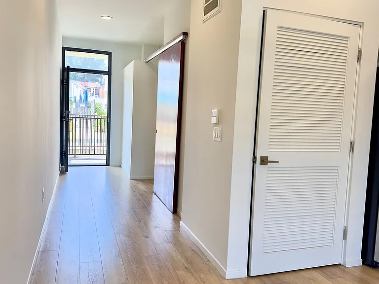 Echo Designer Loft Apartments — Photo 33