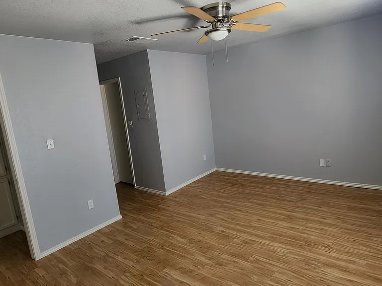 1202 Thorpe Ln #408 — Photo 10